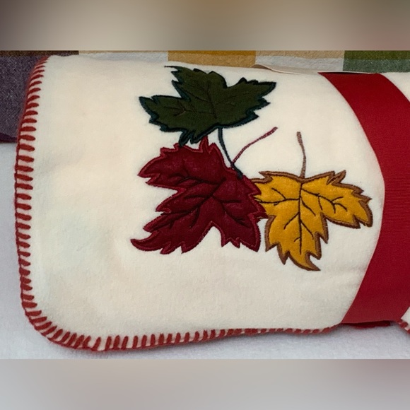 NWT SEARS WHOLE HOME COLLECTION EMBROIDERED FLEECE FALL THROW - 50”x 70” - Picture 4 of 7